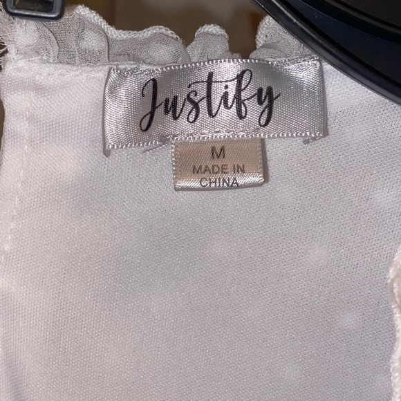 White Dress with back cutout - Picture 4 of 5